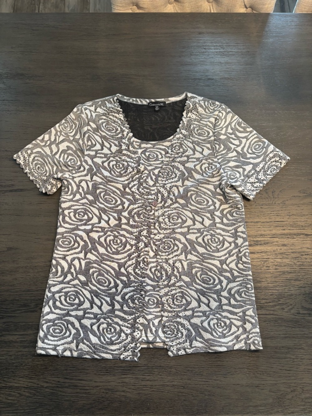 Chances R Gray & White Rose-Pattern Short Sleeve Top, Size Medium